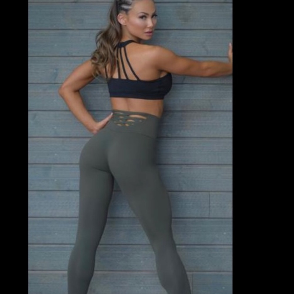 Bombshell Sportswear Army green sexy back leggings 💚